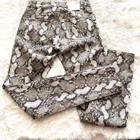 NWT H&M  HIGH WAISTED SNAKESKIN JEAN - Picture 4 of 15